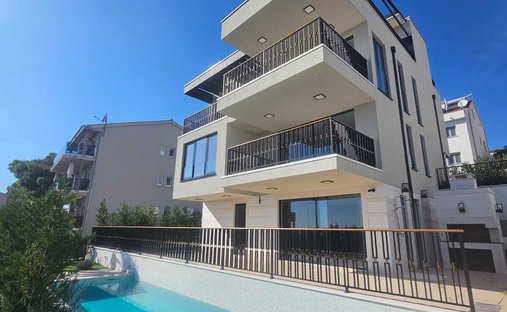 Villa in Okrug Gornji, Split-Dalmatia County, Croatia 1
