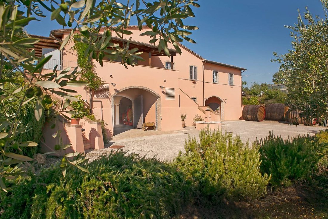 Farm Ranch in Montepulciano, Tuscany, Italy 2 - 13978993