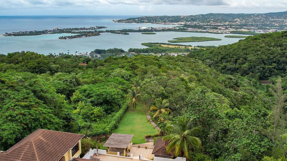 Villa in St. James, St. James Parish, Jamaica 2 - 13982198