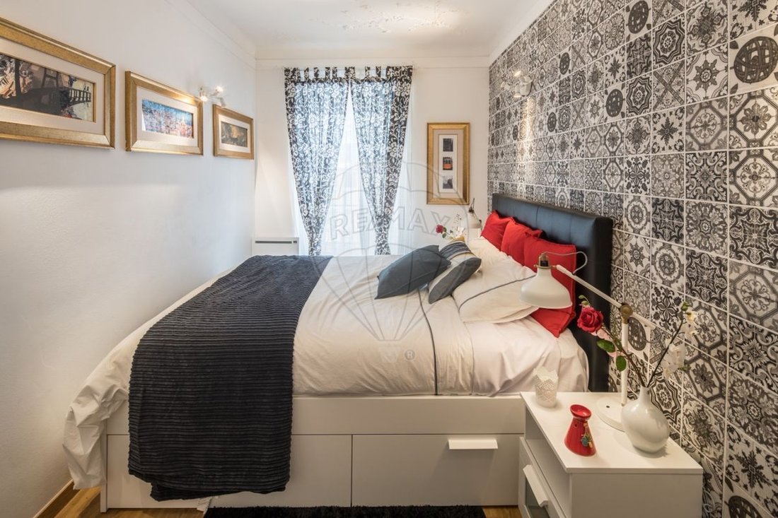 Apartamento T2 For Sale In Lisboa In Lisbon, Lisbon, Portugal For Sale (13979120)
