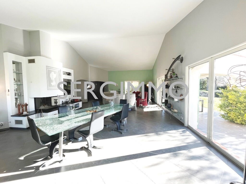 Villa in Montauroux, Provence-Alpes-Côte d'Azur, France 2 - 13981905