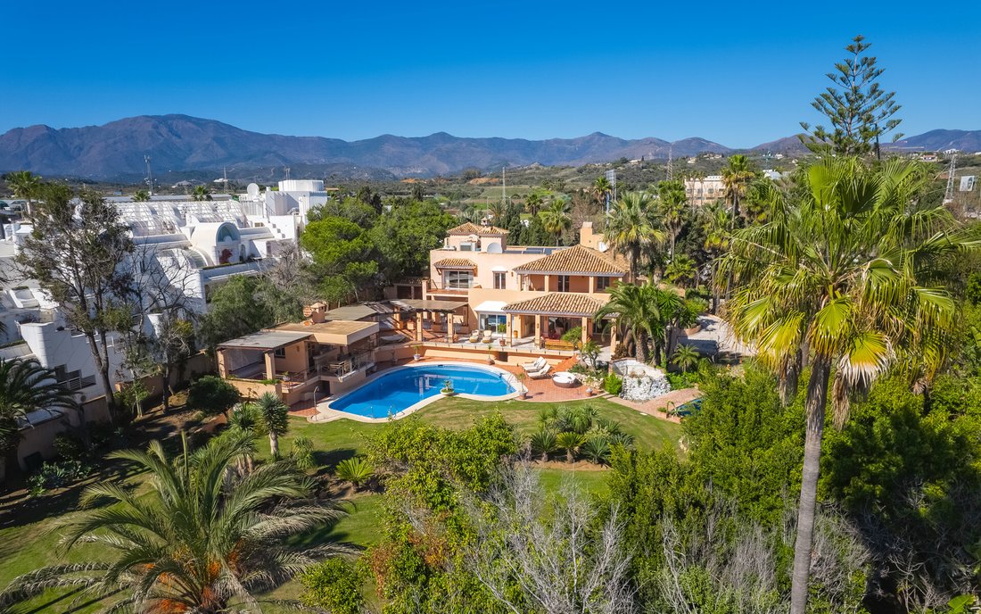 Villa in Cancelada, Estepona, Andalusia 1 - 13981710