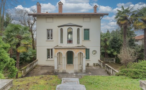 Villa in Venegono Superiore, Lombardy, Italy 1