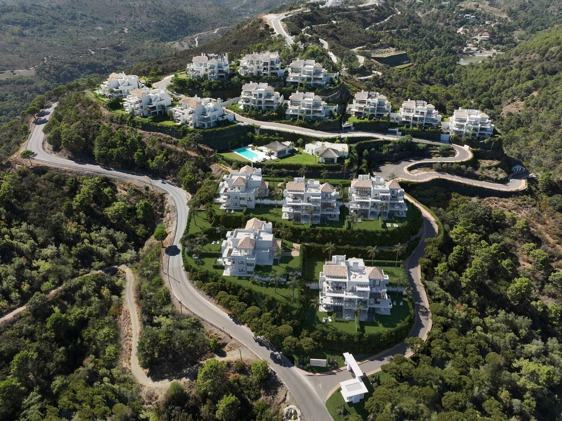 Apartment in Benahavis, Andalusia, Spain 1 - 13949033