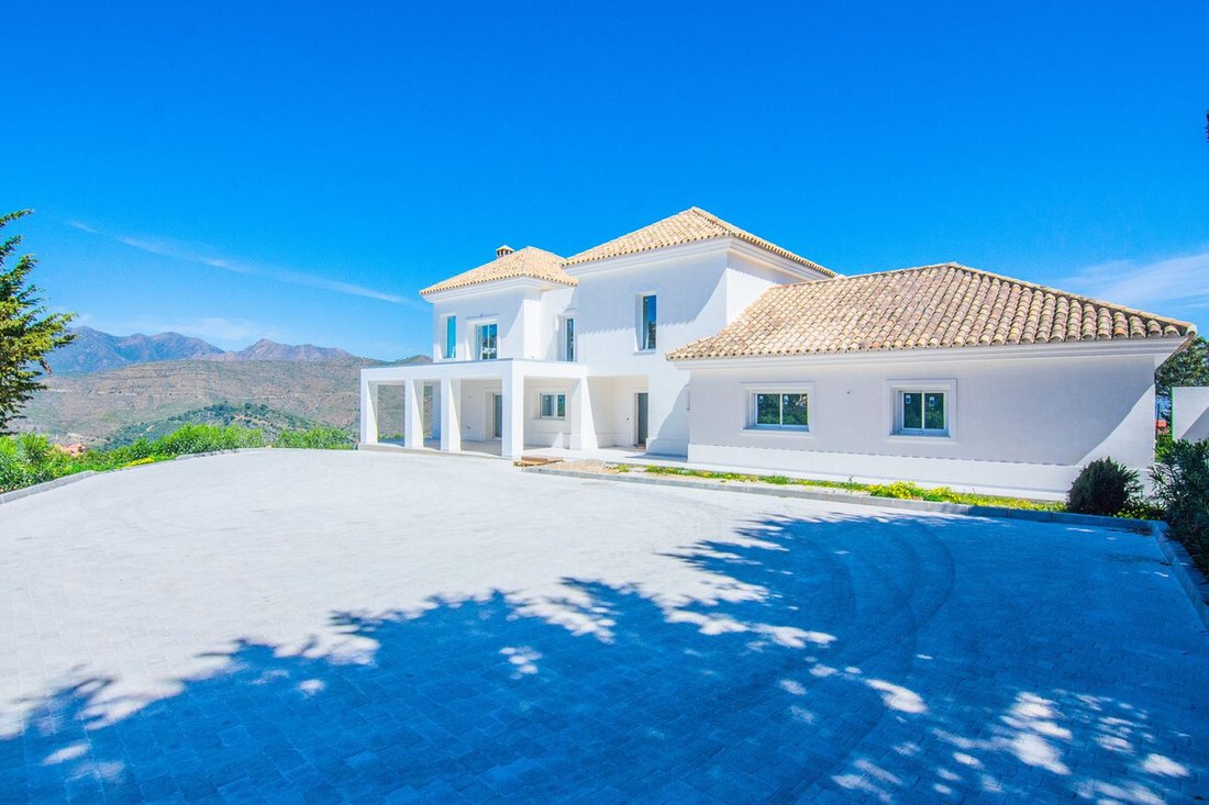 Villa in Elviria-Cabopino, Marbella, Spain 1 - 13986850