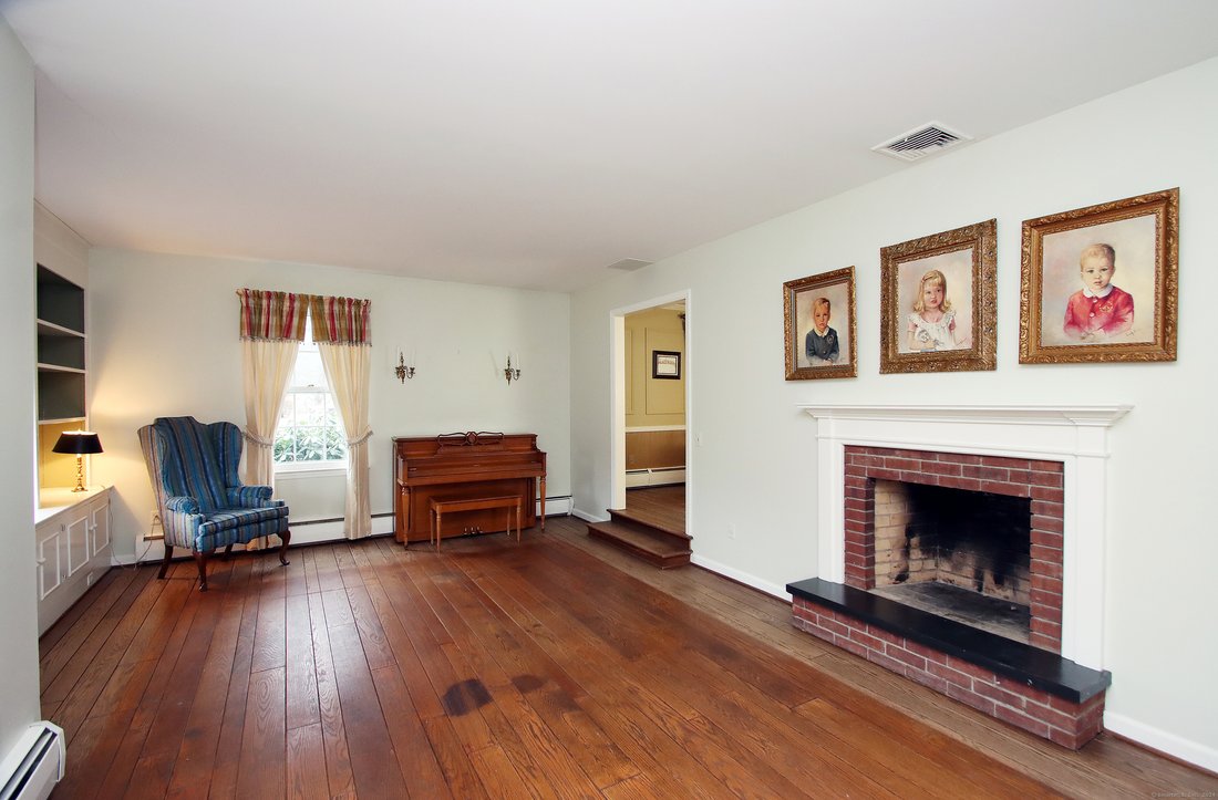 19 Taunton Ridge Rd, Newtown, Ct 06470 In Newtown, Connecticut, United