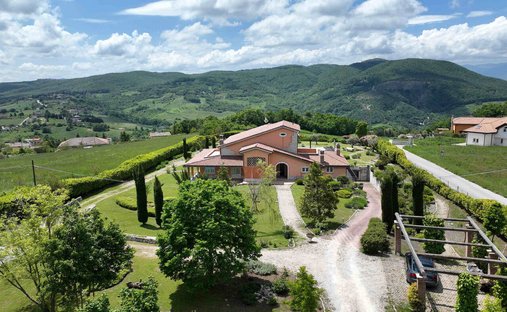 Villa in Oratino, Molise, Italy 1
