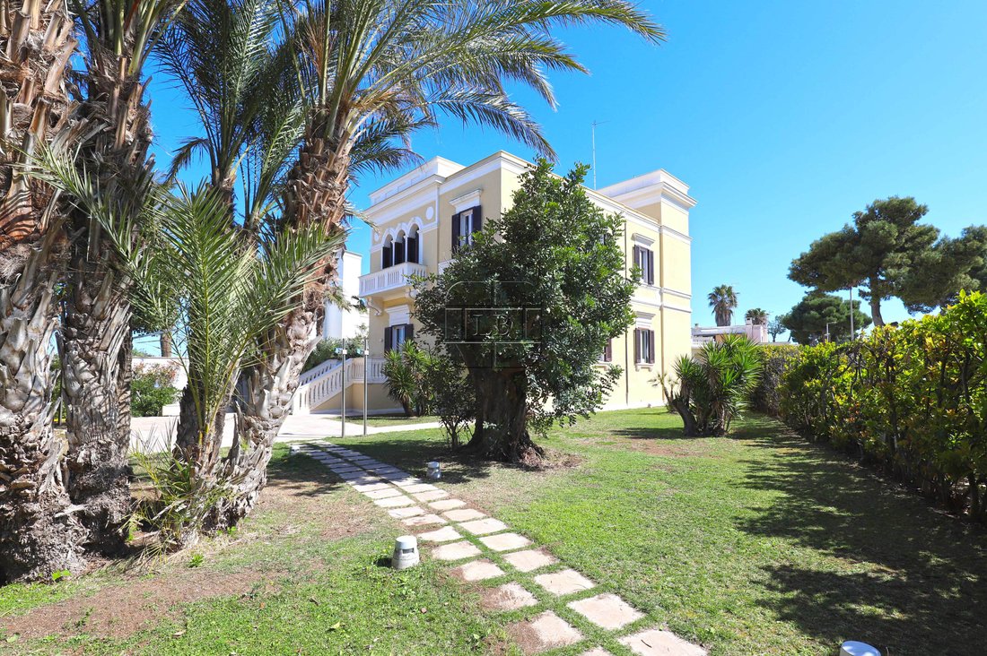 Villa in Trani, Apulia, Italy 2 - 13994077