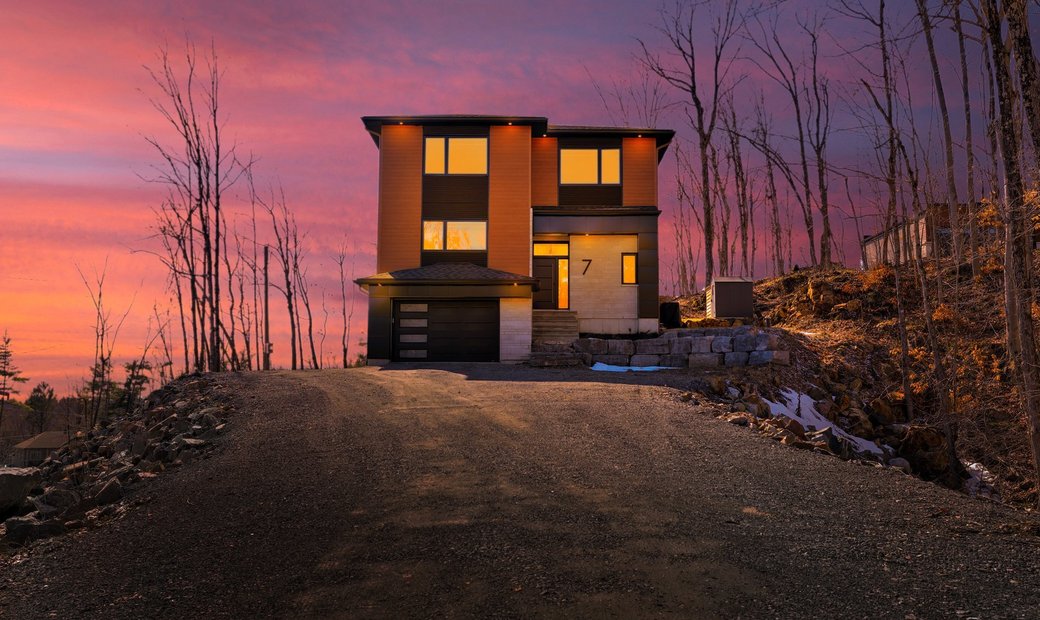 Magnifique Résidence Moderne Et Chaleureuse Dans Bristol, Québec