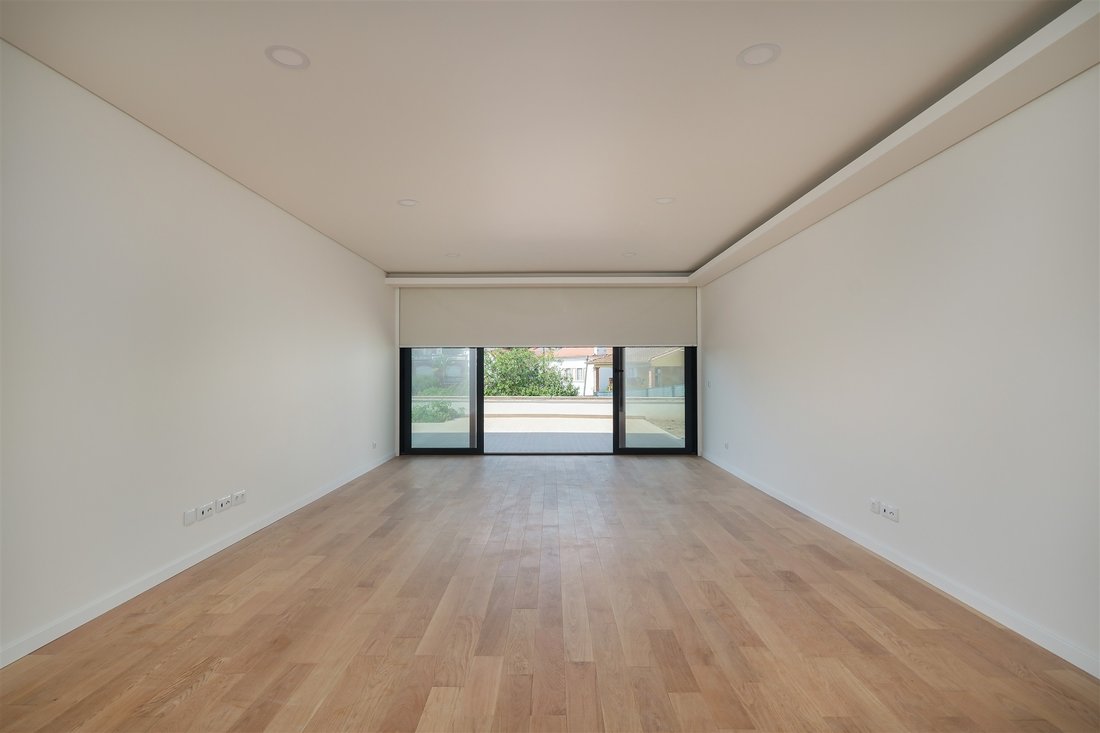 Flat, 3 Bedrooms, For Sale In Cascais, Lisbon, Portugal For Sale (14003396)