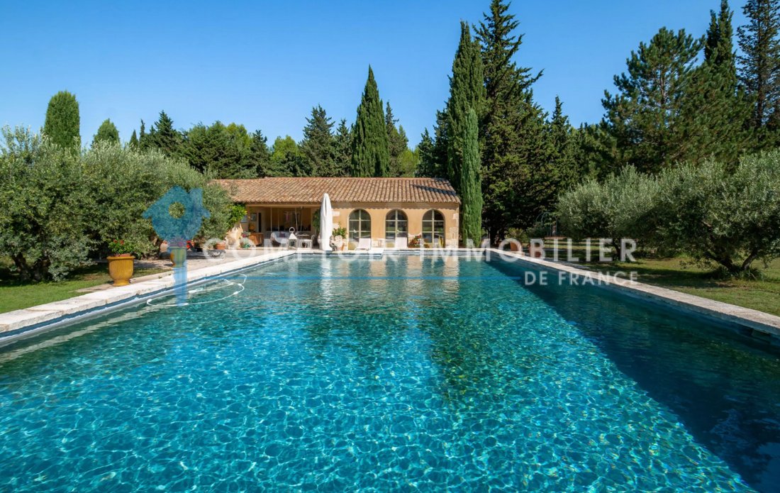 Le Rêve Provençal: A Timeless 18th-Century Mas Crowned by Wild Beauty