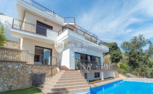 Chalet in Santa Susanna, Catalonia, Spain 1