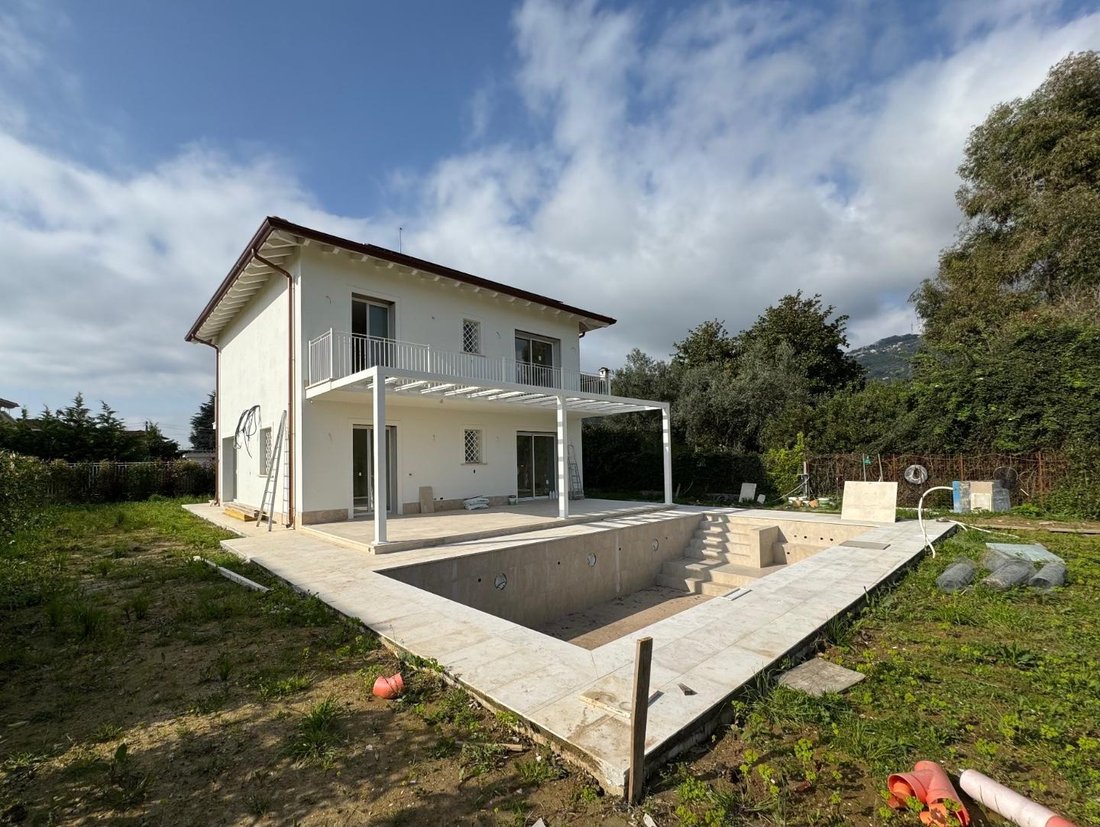 Villa in Pietrasanta, Tuscany, Italy 1 - 14000020
