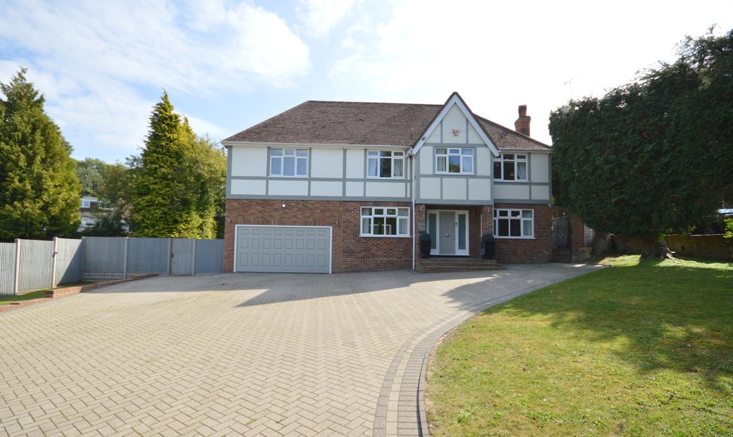 5 Bedroom Detached House For Sale In In Tadworth, England, United