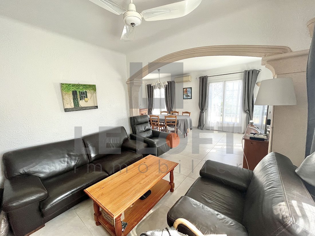 Villa Consists Of 2 Apartments In Fréjus, Provence Alpes Côte D'azur