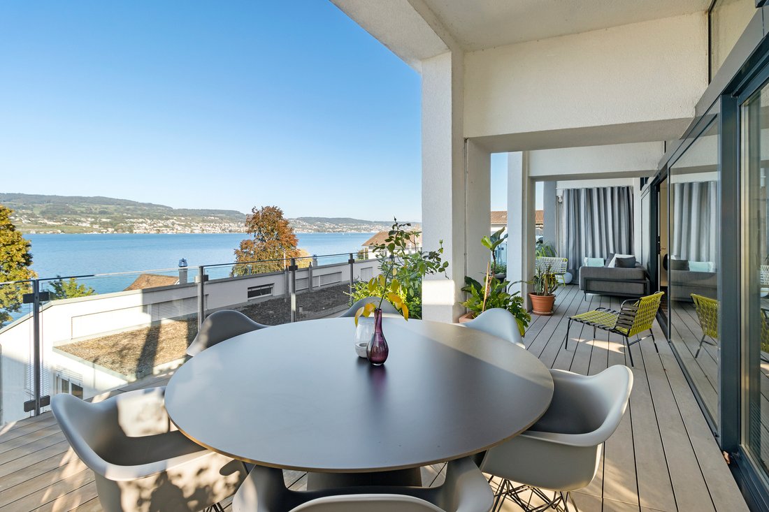 Lake View & Generous Space In Zürich, Switzerland For Sale