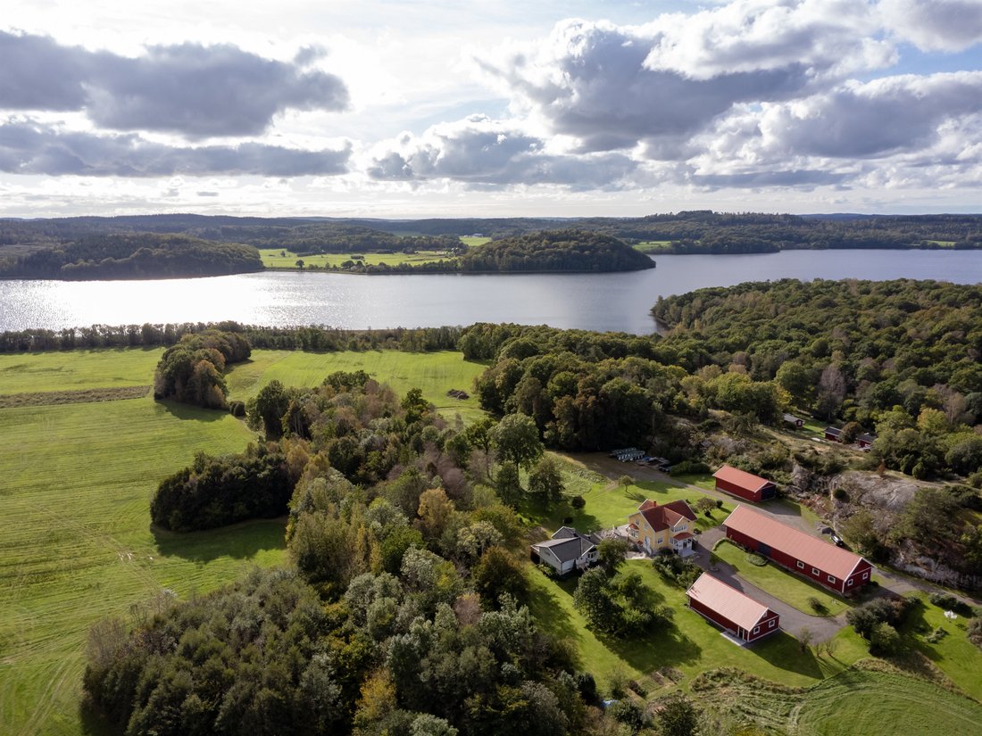 Forest Estate With Private Lakeshore And In Kungsbacka, Halland County