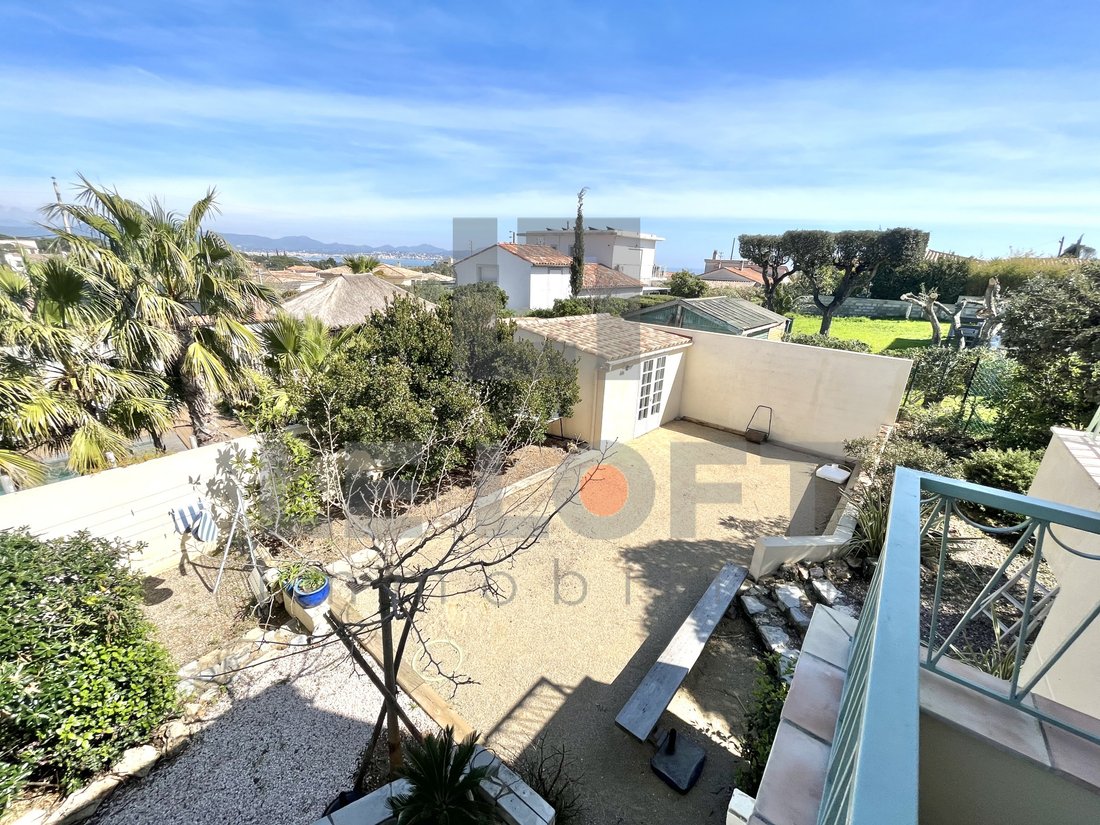 Villa Consists Of 2 Apartments In Fréjus, Provence Alpes Côte D'azur