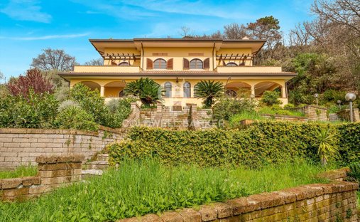 Villa a Carrara, Toscana, Italia 1