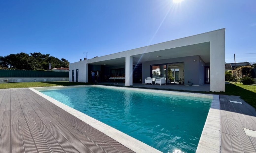 House 5 Bedrooms Sale Seixal In Seixal, Setubal, Portugal For Sale