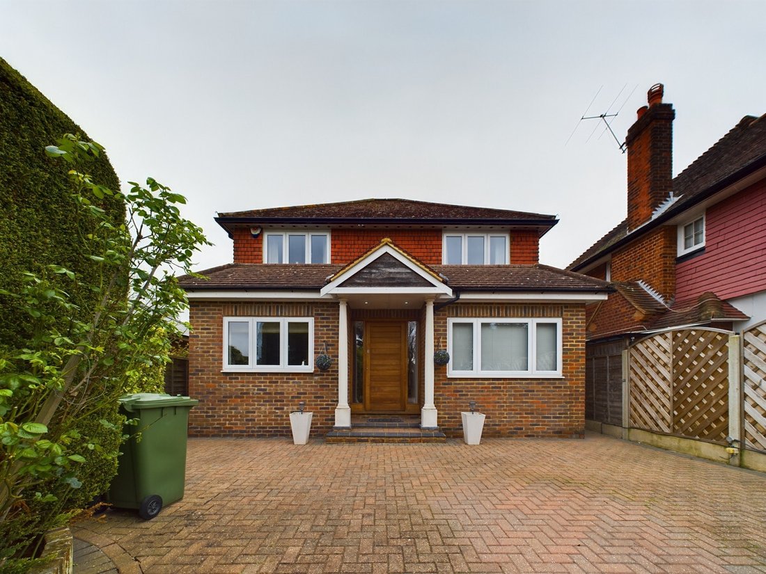 House in Sunbury, England 1 - 14007784