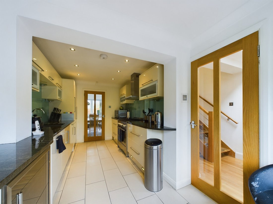 House in Sunbury, England 3 - 14007784