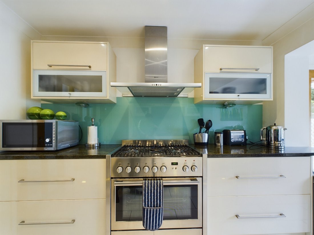 House in Sunbury, England 2 - 14007784