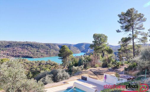 Luxury villas with terrace for sale in Esparron-de-Verdon, Provence ...