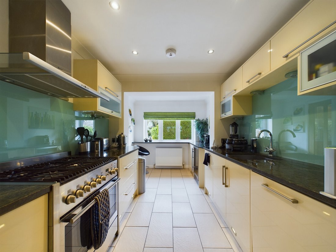 House in Sunbury, England 4 - 14007784