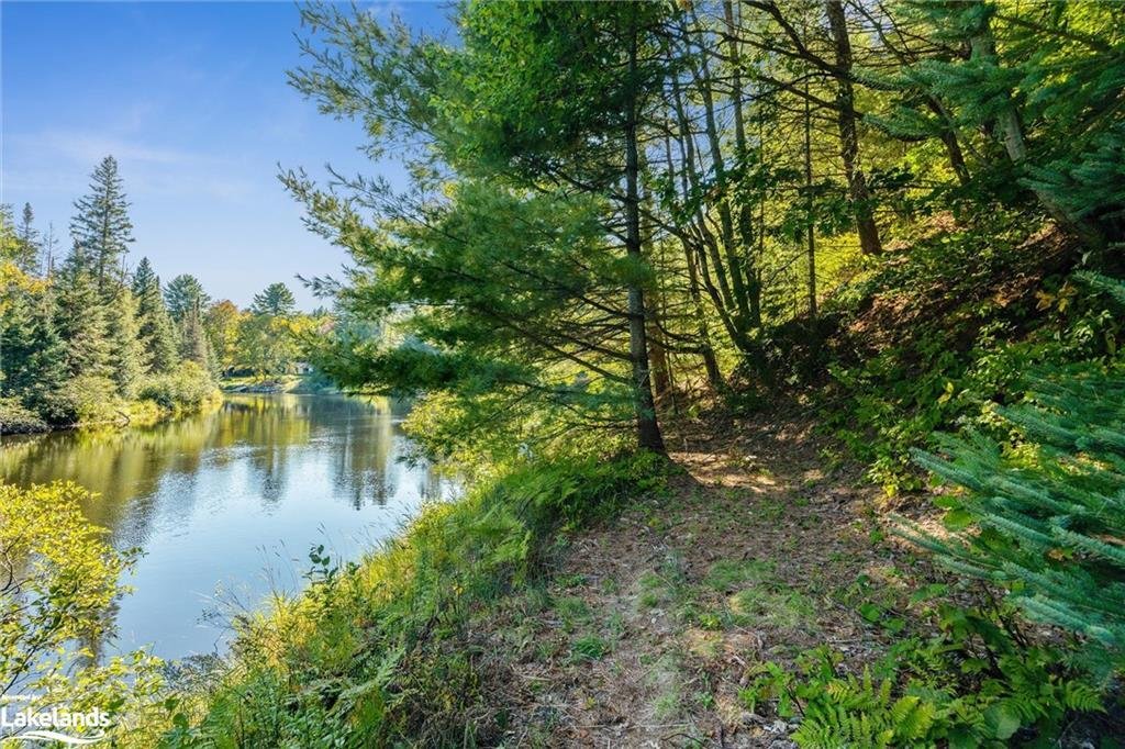 37 Acres & Approximately 650' Of South Facing In Bracebridge, Ontario