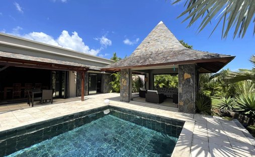 Villa in Les Gorges Road, Rivière Noire District, Mauritius 1