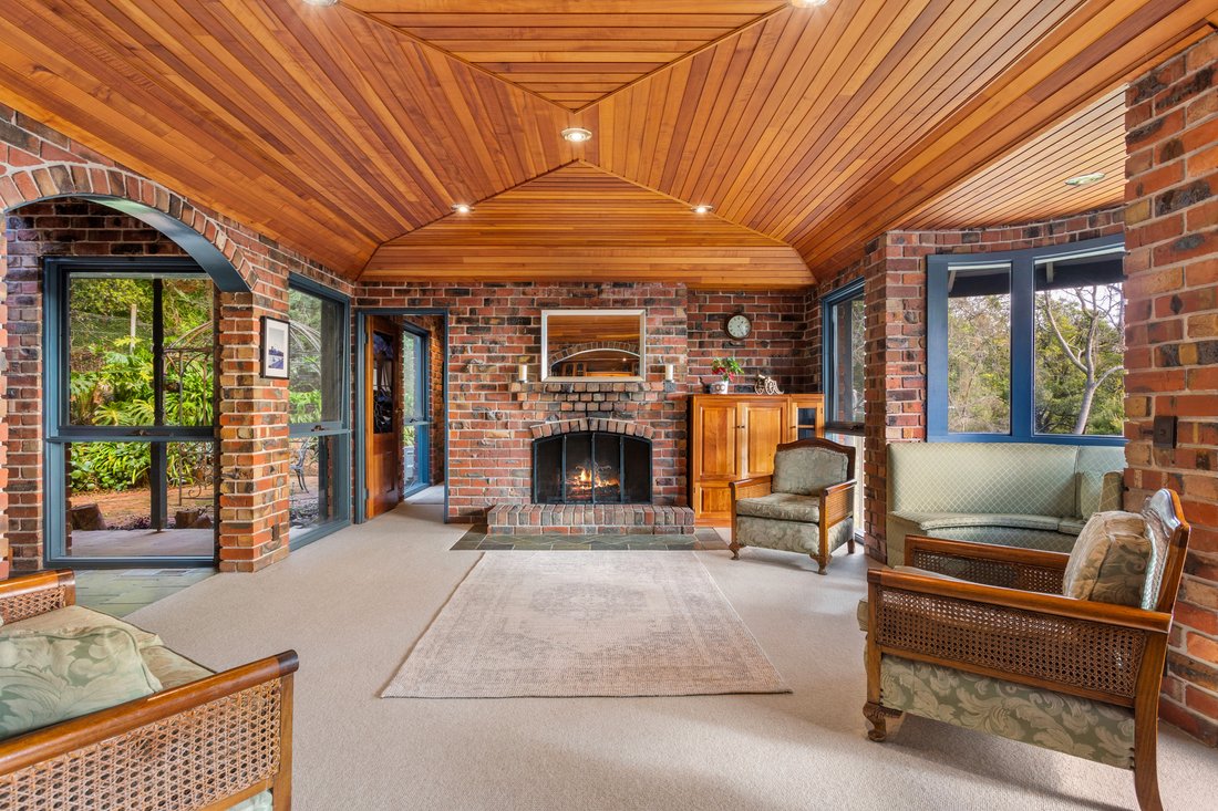 Architecturally Unique In A Premier Cliff In Mornington, Victoria