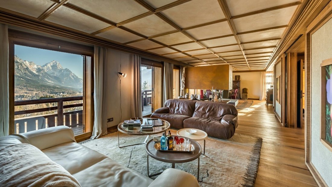 Luxurious Chalet With Panoramic Views Of In Cortina D'ampezzo,
