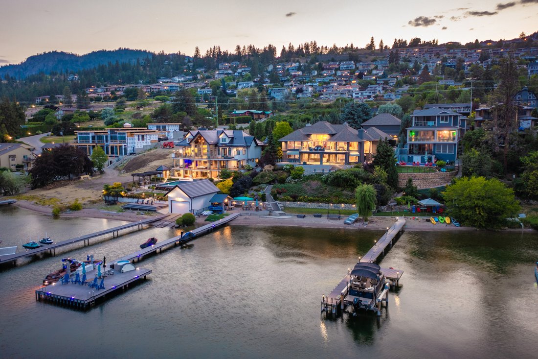 Luxury Lakeside Estate In Peachland, British Columbia, Canada For Sale