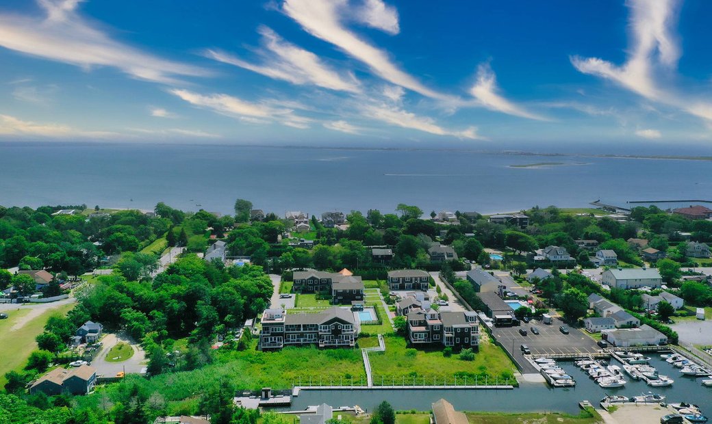 Beautiful End Unit Rental In A Newly In Hampton Bays, New York, United ...