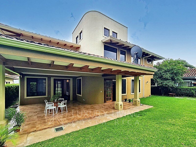 House in Santa Ana, San José Province, Costa Rica 1 - 14011916