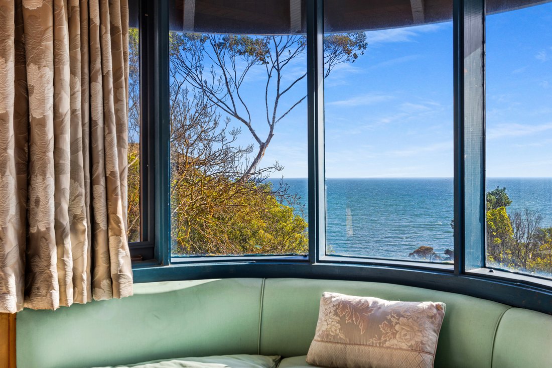 Architecturally Unique In A Premier Cliff In Mornington, Victoria