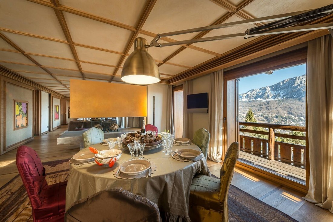Luxurious Chalet With Panoramic Views Of In Cortina D'ampezzo,