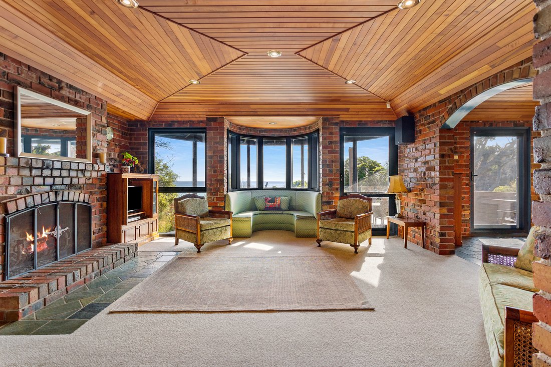 Architecturally Unique In A Premier Cliff In Mornington, Victoria