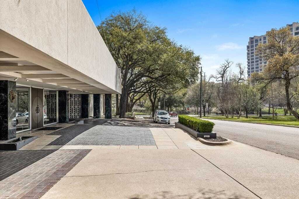Dramatic Modern Masterpiece In Prestigious Gold In Dallas, Texas