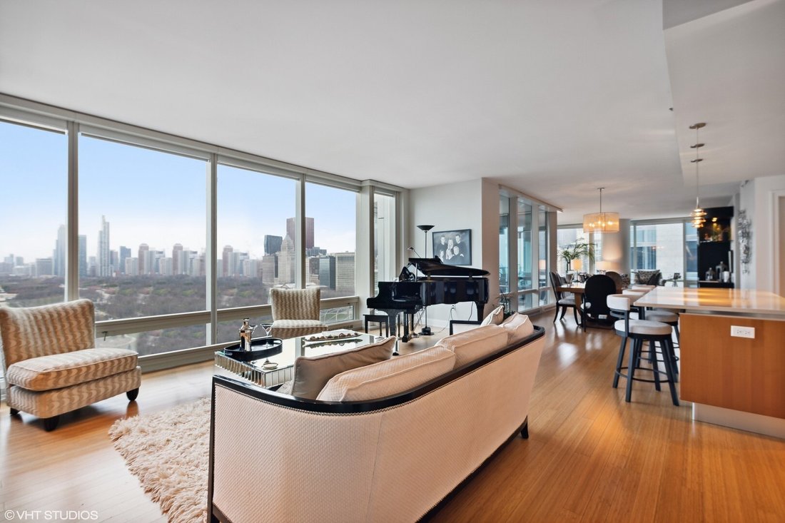 Luxury Residence With Unparalleled In Chicago, Illinois, United States ...