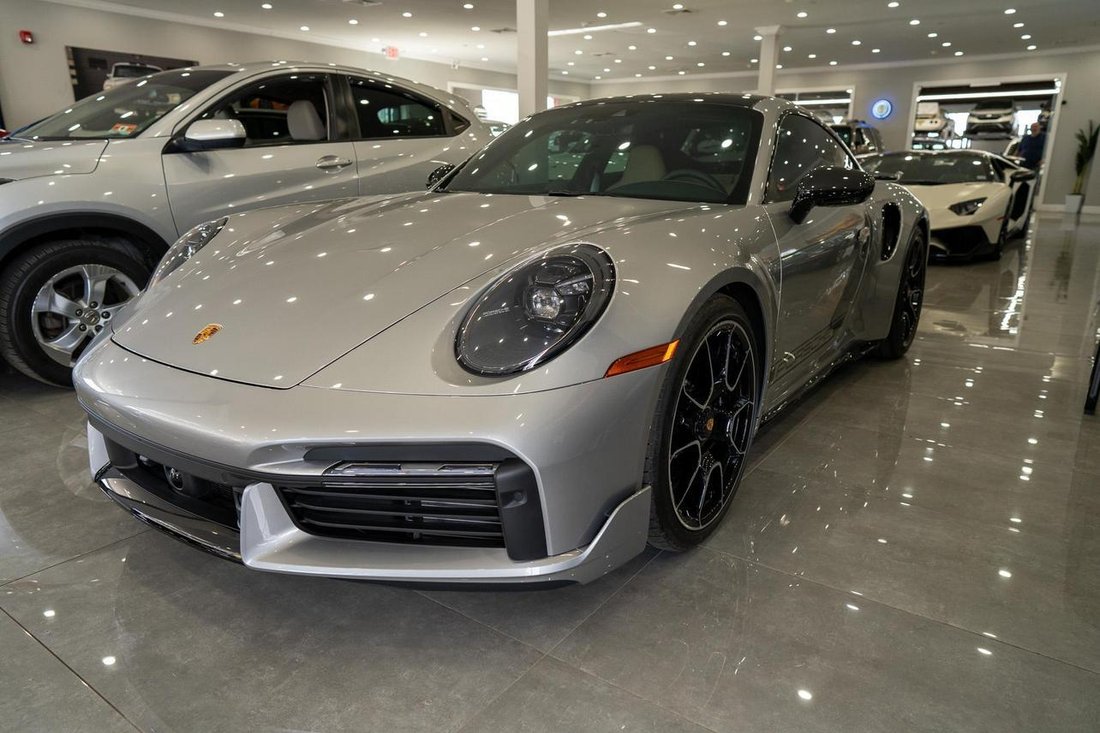 Coupe in Edgewater, NJ, United States 1 - 14018151
