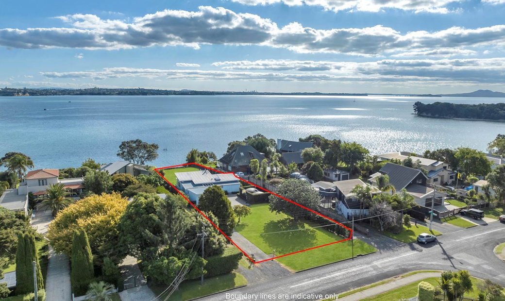 Immaculate Waterfront Auckland Retreat In Beachlands, Auckland, New ...