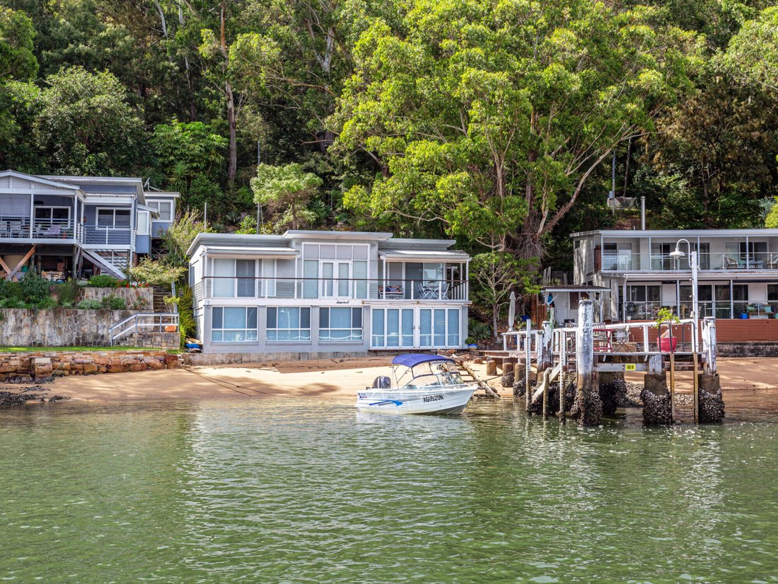 Contemporary Waterfront Retreat In Dangar Island, New South Wales