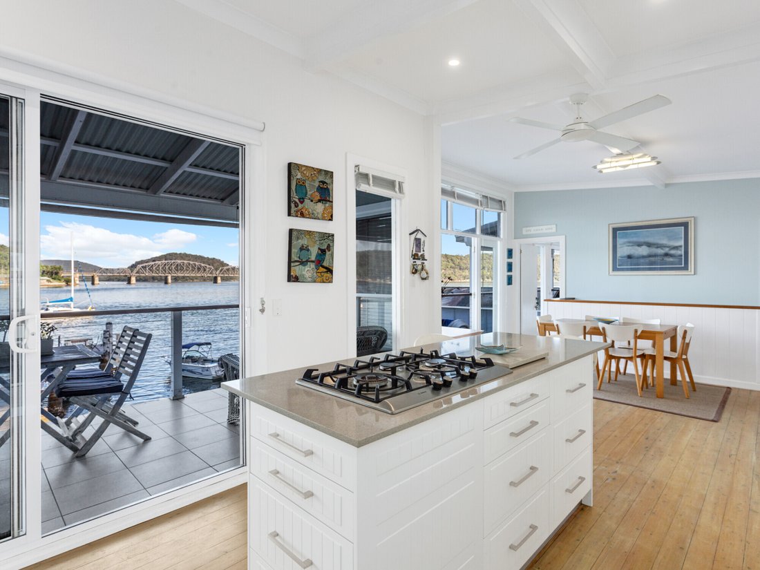 Contemporary Waterfront Retreat In Dangar Island, New South Wales