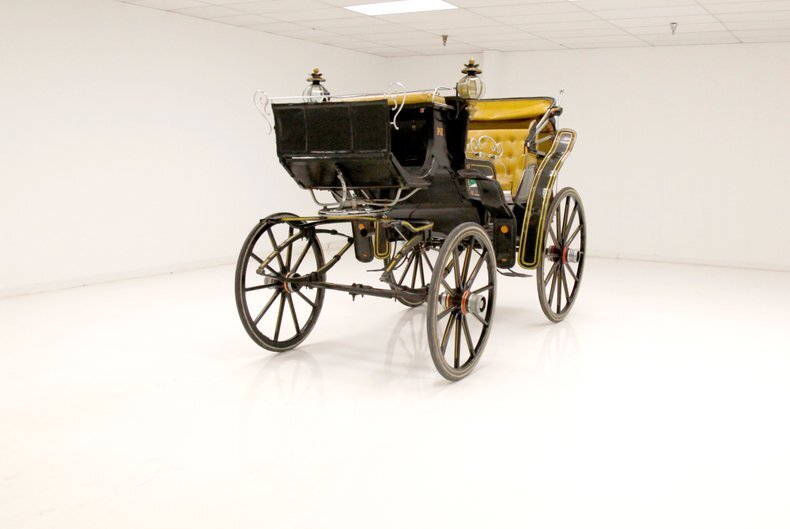 Lacquered &amp; Polished Wood/Convertible Top/Seating For 6/Gold Leather in Morgantown, United States 1 - 14021006