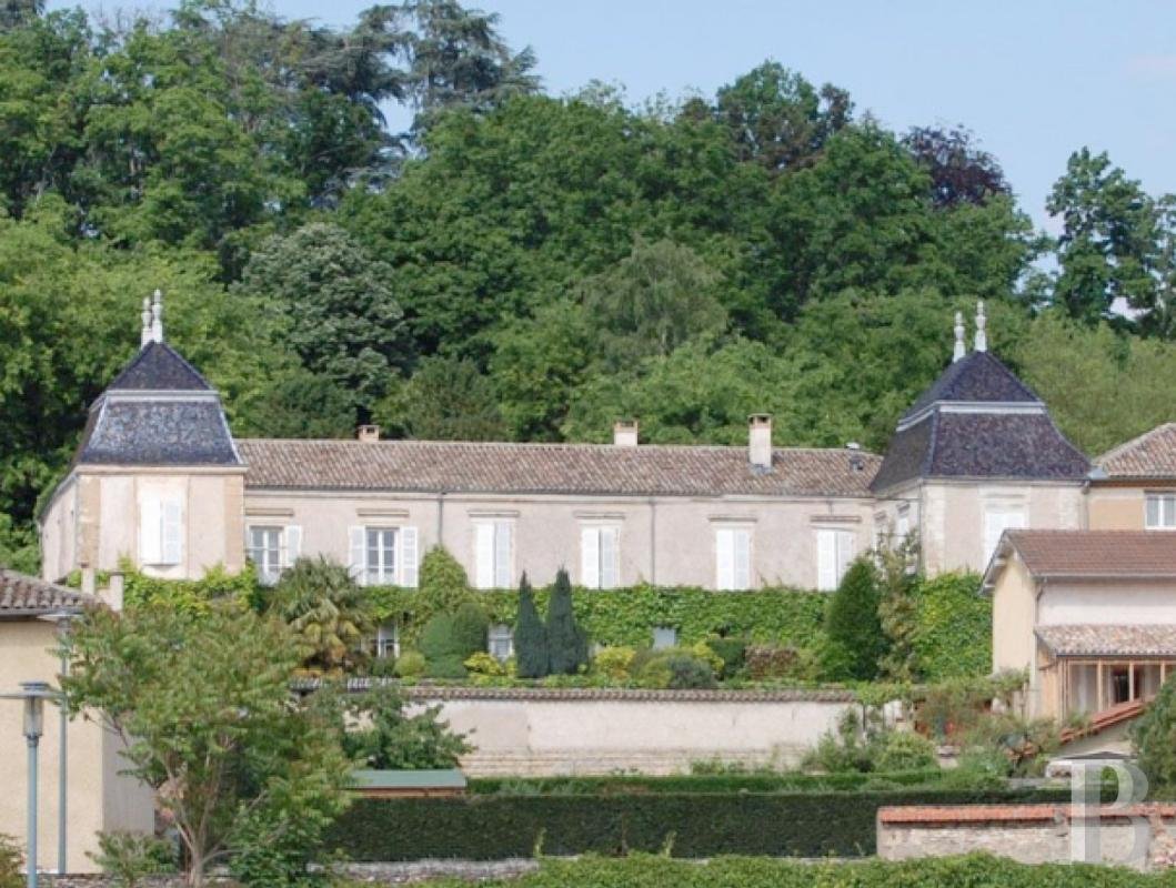 Le Rêve Impérial: A Revolution-Kissed Château Over the Saône’s Silver Ribbon
