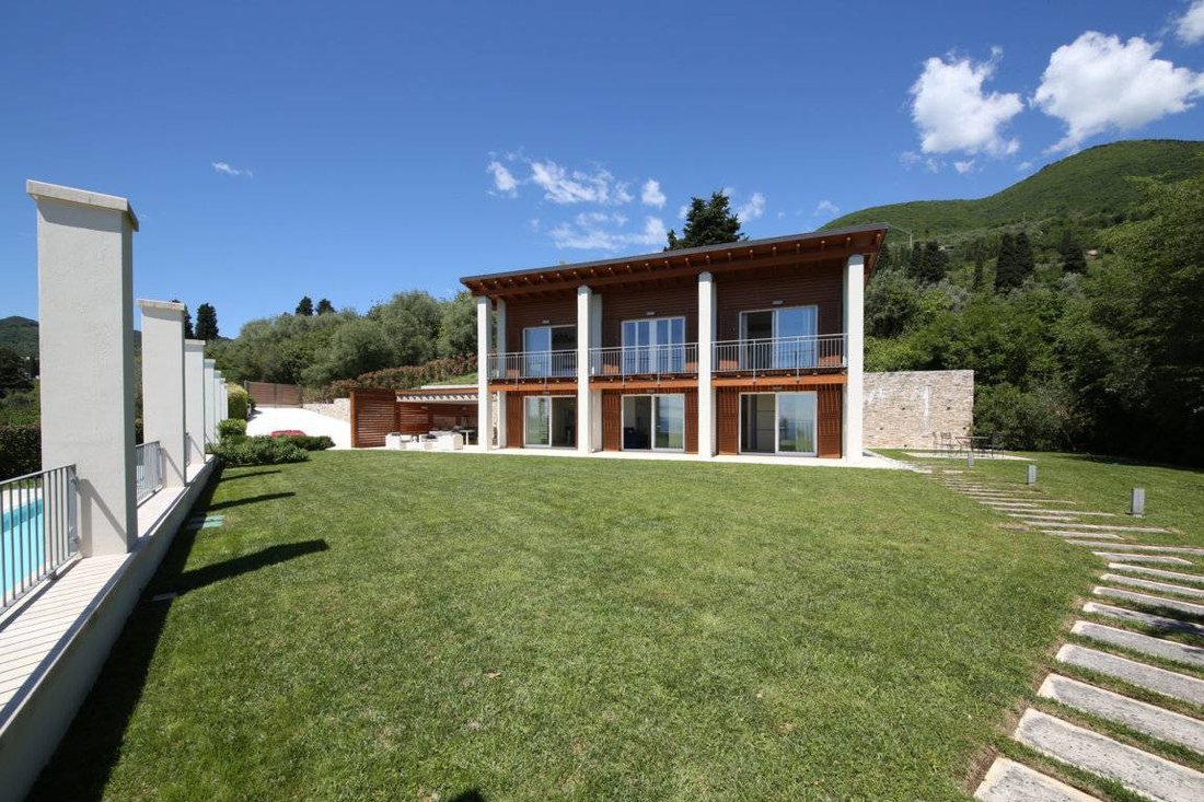 Villa in Gardone Riviera, Lombardy, Italy 3 - 14025416