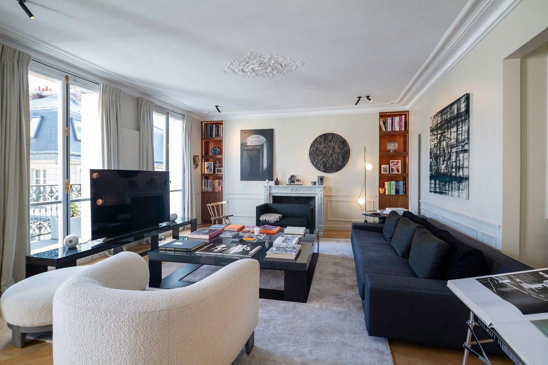 Apartment in Triangle d'Or, Paris 8e Arrondissement, Paris 2 - 14025655