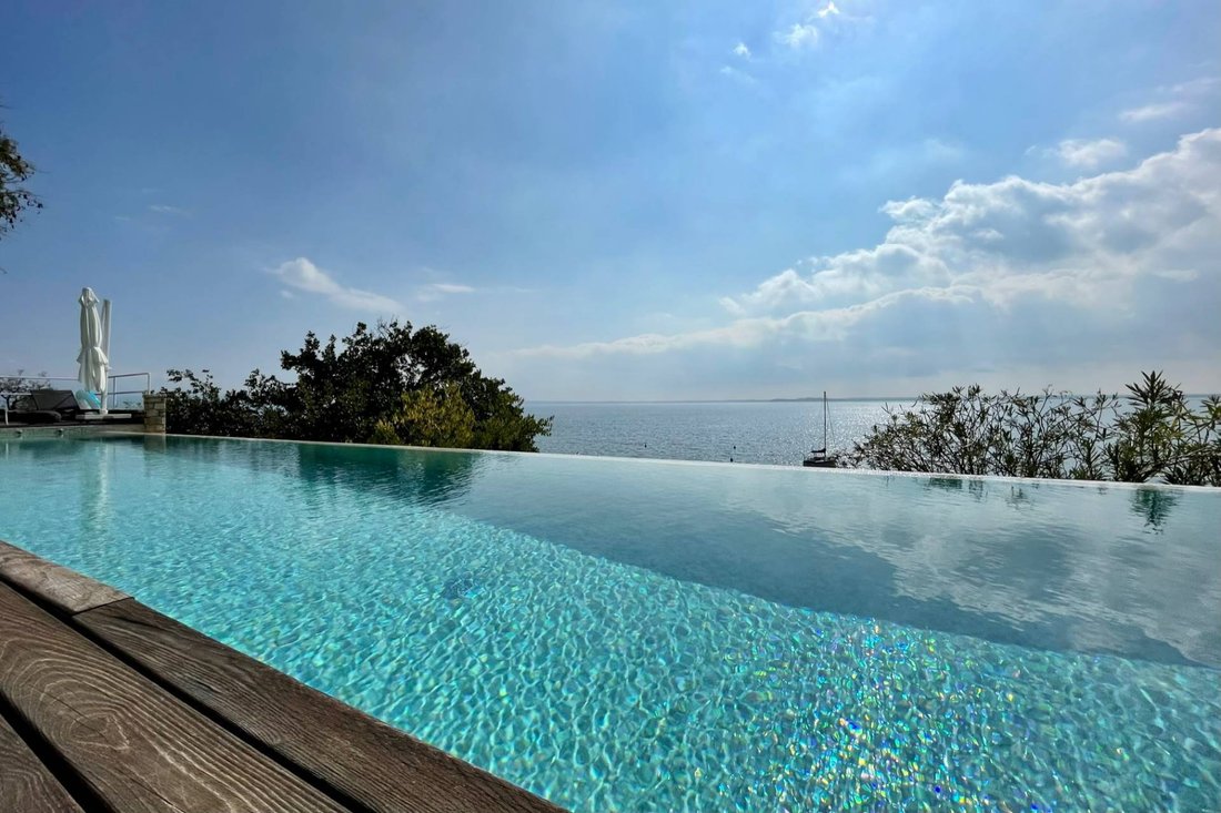 Villa in Manerba del Garda, Lombardy, Italy 1 - 14025427